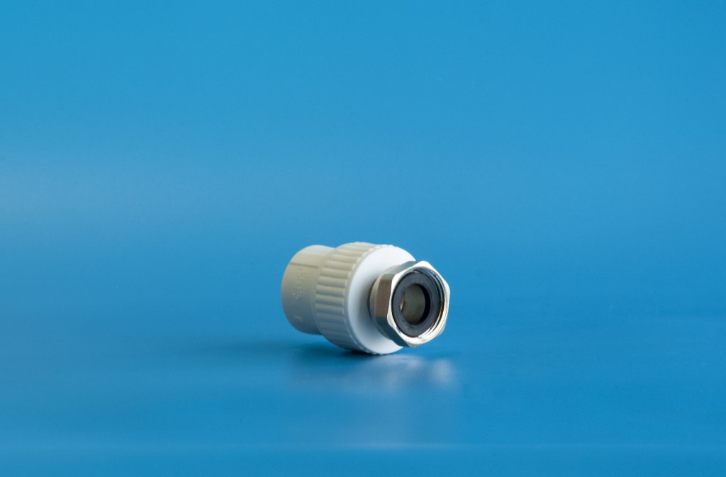 Муфта с накидной гайкой 20х1/2 ПОЛИТЭК (50шт)