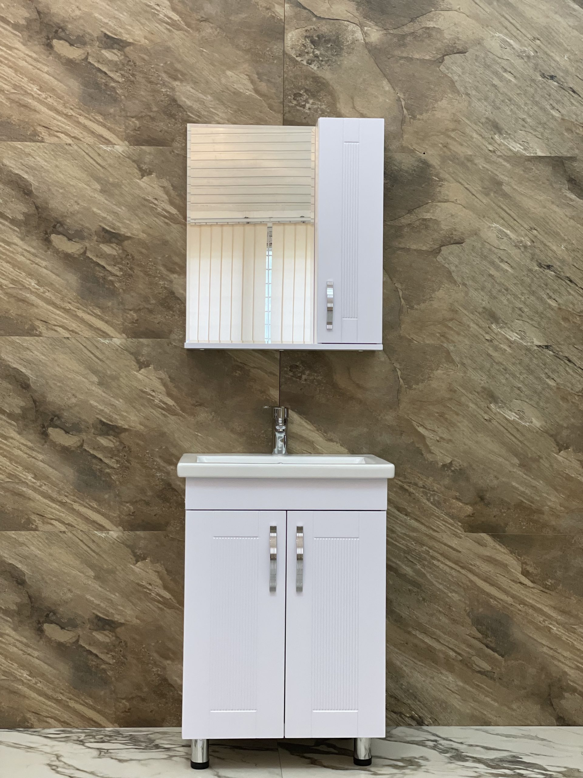 1 Шкаф зеркальный  "Дионис 600" 1 створка