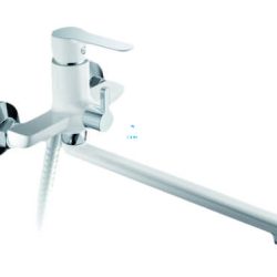 05 Смеситель для ванны с длин изливом 300 мм. с дивер СВ8205