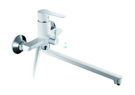 05 Смеситель для ванны с длин изливом 300 мм. с дивер СВ8205