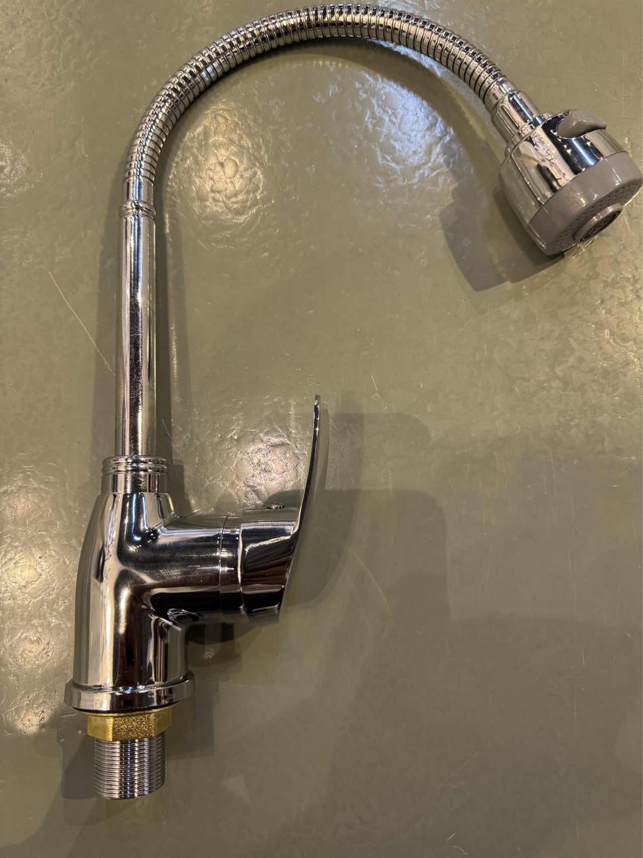 41 Смеситель для кухни c гайкой с гибким изливом С4541